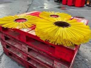 UNUSED ROAD BRUSH REPLACEMENT SEGMENTS. - Image 3