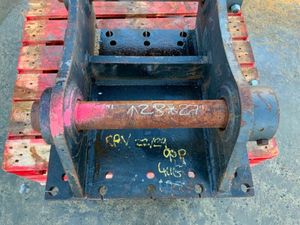 HAMMER / BREAKER CRADLE........80mm PINS......391. - Image 4