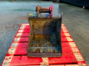 18" STRICKLAND BUCKET......35mm PINS........258f. - Image 4