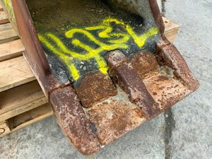 24" GEITH BUCKET........65mm PINS............14232 - Image 4