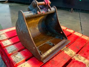 18" STRICKLAND BUCKET......30mm PINS..........145. - Image 2