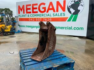 12" JCB DIGGING BUCKET..........45m PINS......200w - Image 2