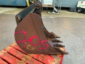 24" JCB 3CX BUCKET......45mm PINS........70s. - Image 4