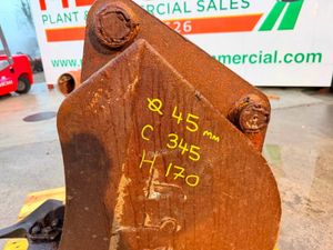 18" JCB 3CX BUCKET ...45MM PINS .....67S - Image 2