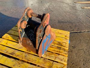 12" MINI DIGGER BUCKET........35mm PINS.......12f. - Image 4