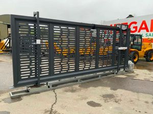 16ft x 6ft ELECTRIC SLIDING ENTRANCE GATE...3998. - Image 4