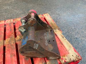 18" STRICKLAND BUCKET.........30mm PINS.....262v. - Image 2