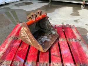 18" MINI DIGGER BUCKET.....30mm PINS.....128. - Image 2
