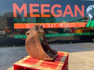 18" JCB 3Cx DIGGING BUCKET..45mm PINS.....910-16. - Image 2