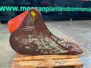 18" VOLVO SCOOP BUCKET.....65mm PINS........1607t. - Image 3