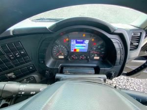 Iveco Stralis 26 TONNE REAR LIFT AXLE30ft  BODY. - Image 4