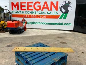 1.8mts CUTTING EDGE BLADE / WEAR PLATE. - Image 2