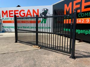 UNUSED 4.0mts ENTRANCE GATES & POSTS...3394. - Image 3