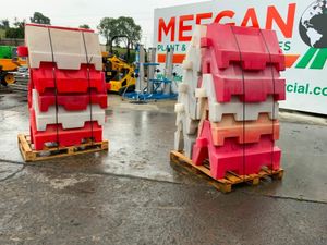 WATER FILL TYPE  PVC PEDESTRIAN BARRIERS. - Image 4