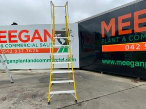 8 STEP FIBRE PLATFORM ACCESS LADDER.......0442. - Image 2