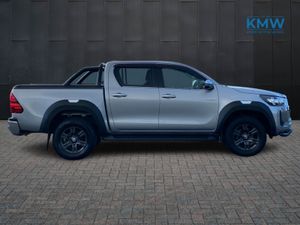 Toyota Hilux 2.8 SR5 MANUAL..Roller shutter..No VA - Image 3
