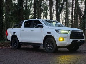 Toyota Hilux 2.4D GR EDITION 360 REV CAMERA 4X4 HA - Image 2