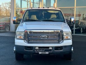 Ford F350 6.0L V8 Turbo Diesel LWB Pick-Up - Image 4