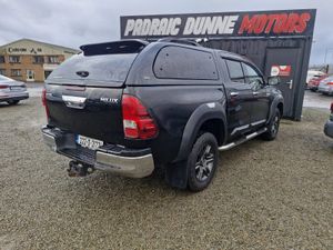 222 Toyota Hilux 2.8 SR5 Auto - Image 3