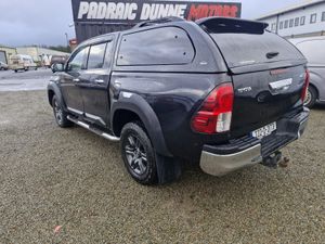 222 Toyota Hilux 2.8 SR5 Auto - Image 4