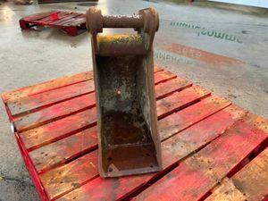 9" MINI DIGGER BUCKET.............40mm PINS....... - Image 3