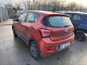 15 i10 Delux 1.0 Petrol 74km Drives - Image 4