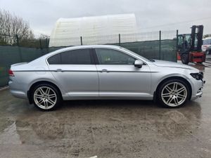 2018 Volkswagen Passat  Tdi - Image 4