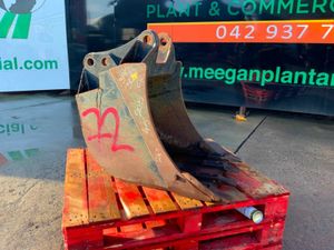 24" DIGGING BUCKET....FORD BACKHOE..........72s. - Image 3