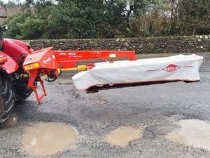 2009 Kuhn GMD 802 Lift Control Disc Mower - Image 4