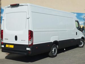 2024 Iveco Daily Medium Roof Panel Van - Image 4