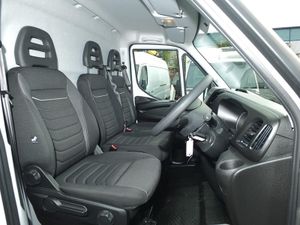 2024 Iveco Daily Medium Roof Panel Van - Image 3