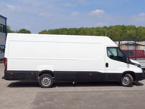 2024 Iveco Daily Medium Roof Panel Van - Image 2