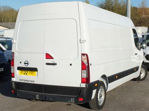 2022 Nissan Interstar Medium Roof Panel Van - Image 2