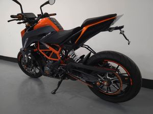 KTM DUKE 390 WITH EXTRAS - Image 3
