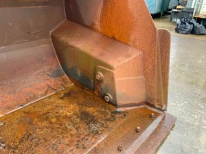 102 inch  BAC HIGH TIP LOADER BUCKET.........671p. - Image 4