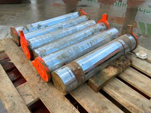 HITACHI BUCKET LINK PINS..NEW TAKE OFF. - Image 3