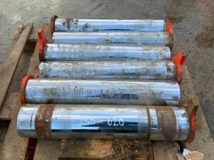 HITACHI BUCKET LINK PINS..NEW TAKE OFF. - Image 4