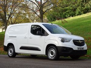 2020 Vauxhall Combo Panel Van - Image 3