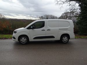 2020 Vauxhall Combo Panel Van - Image 2