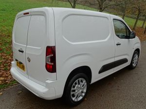 2020 Vauxhall Combo Panel Van - Image 3