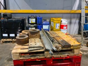 GUMMY BUCKET.........BOLT ON CUTTING EDGES. - Image 2