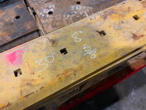 GUMMY BUCKET.........BOLT ON CUTTING EDGES. - Image 4