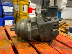 UNUSED DAEWOO TRACK DRIVE TRAVEL MOTOR. - Image 3