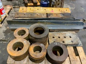 GUMMY BUCKET.........BOLT ON CUTTING EDGES. - Image 3