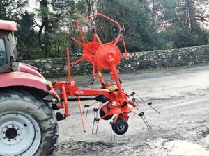 2019 Kuhn GF502 Tedder 25424 - Image 2