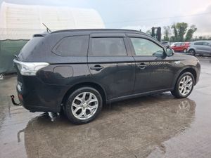 2015 Mitsubish Outlander  Hybrid  Automatic - Image 3