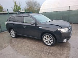 2015 Mitsubish Outlander  Hybrid  Automatic - Image 3