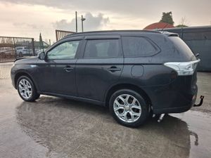 2015 Mitsubish Outlander  Hybrid  Automatic - Image 4