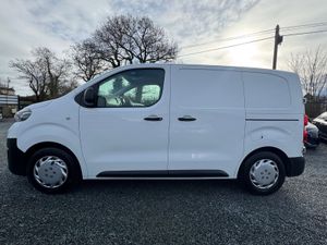211 Toyota proace 1.5 100HP new doe compact - Image 3