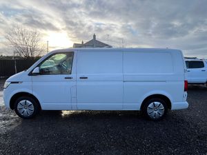 2022 VW TRANSPORTER 150BHP 6 SPEED T6.1 - Image 4